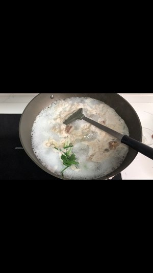 The practice measure of the chicken of Chinese chestnut Xianggu mushroom that stew 3