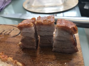 割れたカルボナード（焼いた豚の腹部の肉）Crispy Pork Belly 17の練習対策 