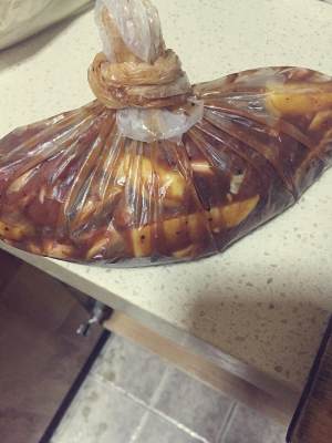 いくつかのホットスパイス植物のいずれかの黒の甘いジュースの豚の腱の練習対策 that bake 4 