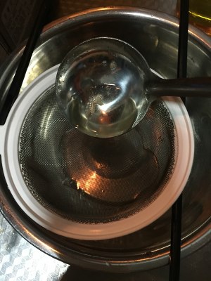 The practice measure that contains pig leaf lard 4