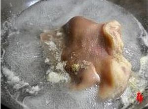 赤い油っぽい豚の耳の練習尺度4