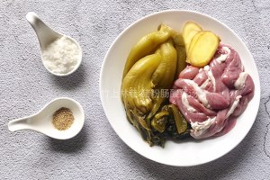 The practice measure of soup of pickled Chinese cabbage of pig pink bowel 1