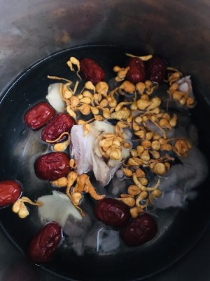 The practice measure of chicken of beautiful Bao of Chinese chestnut Chinese caterpillar fungus 5