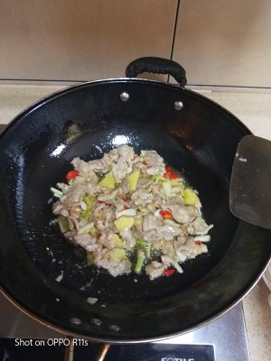 Bai Yuguがカツレツ7を炒める練習方法