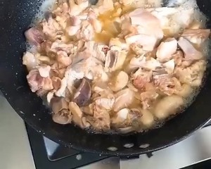 The practice measure of chicken of sweet hot dry stir-fry before stewing 2