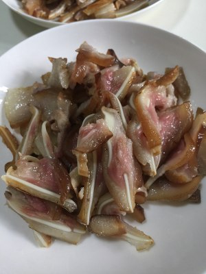 The practice measure of ear of pig of cold and dressed with sause 3