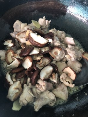The practice measure of carbonado of Xianggu mushroom Chinese chestnut 4