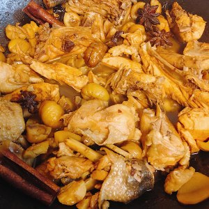 The practice measure of chicken of Chinese chestnut stew 9