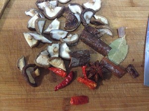 The practice measure of chicken of stew of Xianggu mushroom Chinese chestnut 1