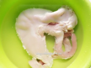 Dish of the eve of the lunar New Year- - the practice measure of pig abdomen chicken 3
