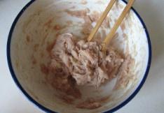The practice measure of litchi chicken ball 4