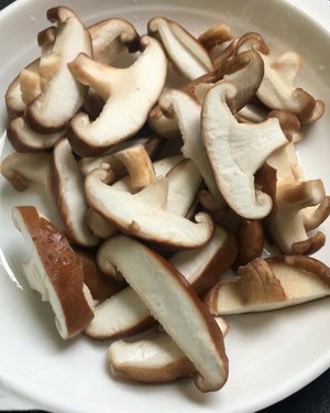 The practice measure of Xianggu mushroom slippery chicken 6
