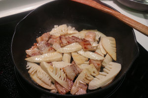 The practice measure that bamboo shoots in spring fries steaky pork 5