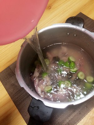 The practice measure of soup of bowel of pink of pig of shrimp double olive 4
