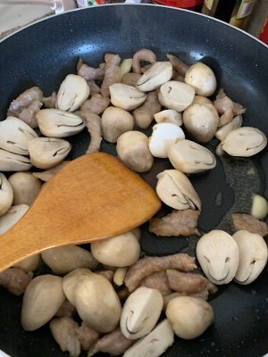 The practice measure that straw mushroom oyster sauce fries pig scrag 6