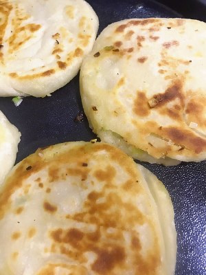 豚ラードのおいしい焼きそばの緑の揚げ生地ケーキの実践対策 パン17 