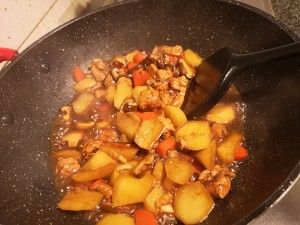 The practice measure of the yellow stew chicken that exceeds go with rice 6
