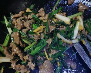 葉 子供もフライドポテトビーフを食べるのが大好きな家族の日常生活のニンニク[柔らかい] [速い] [州]練習法5 