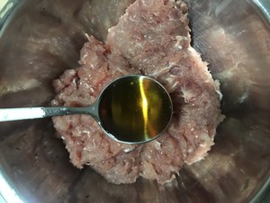 The practice measure of hamburger of pig willow egg 3