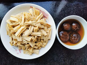 The practice measure of chicken of stew of dried bean milk cream in tight rolls 3