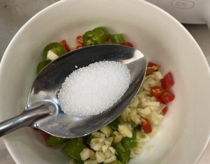 Taste special the practice measure that the hand with the hot acid of bright rips the chicken that do not have bone 6