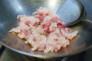 農民家族は肉5を揚げる実践的な手段ではありません