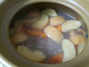 豚は、スープ4の実習尺度であるリンゴのイチジクを展示しています4
