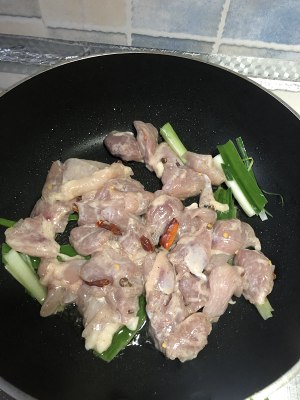 Quick worker dish - the practice measure of Xianggu mushroom slippery chicken 4