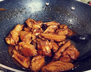 国産の醤油煮込み鶏肉の食欲をそそる羽の練習法6