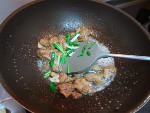 The practice measure that young soya bean fries chicken 3