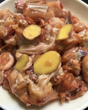 The practice measure of Xianggu mushroom slippery chicken 4
