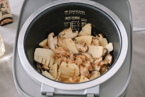 The practice measure of meal of cook a meal of slippery chicken of Xianggu mushroom winter bamboo shoots 6