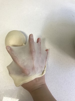 The hand kneads pig    small eat to wrap (this packet of moisture is big, too soft knit easily) practice measure 2