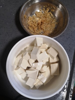 The practice measure of bean curd of simple and delicate dried small shrimps 1