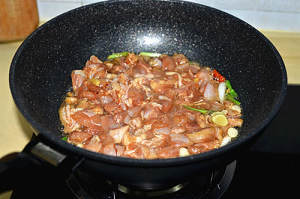 The practice measure of slippery chicken of Xianggu mushroom evaporate 6