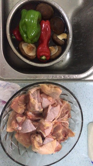 The daily life of a family of rice of yellow stew chicken is delicate the practice measure of version 1