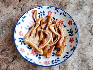 習慣になったキュウリは、豚の耳1の練習尺度を混合します