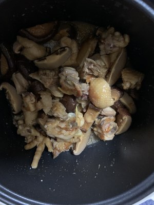 The practice measure of chicken of stew of dried mushrooms of electric meal Bao 4