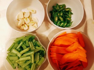 ＃湖南の料理の＃のニンジン家族の日常生活は小さい肉を揚げる練習法1 