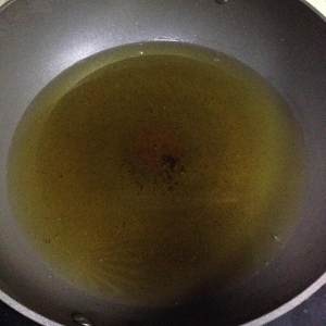 The practice measure of pig net oily spring roll 5