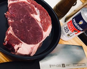 Second of peppery rosemary beefsteak kills RIB-EYE of beef of the raw pork that cut a small hole inn of each big Western-style food [iron pig is handpick] practice measure 4