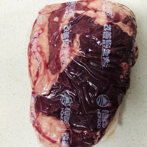 ペッパーローズマリービーフステーキの2番目は、小さな穴を開けた生の豚肉のRIB-EYEを殺します 各大きな洋風料理の宿[鉄の豚は手摘み]練習対策2 