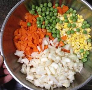 豚の腸のピンクが詰め物1を包む練習の尺度