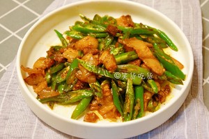 農民家族は肉10を炒めるための実践的な手段ではありません