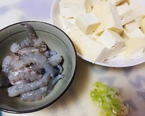 殻付きの新鮮なエビの豆腐のバオの実践測定1