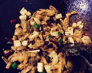 The practice measure of chicken of stir-fry before stewing of hot pepper green pepper 10