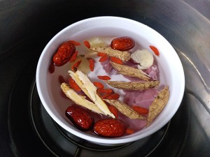 The root of remembranous milk vetch stews pig tendon child practice measure 6