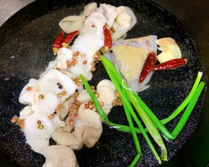 Explode the practice measure of pig's large intestines of stir-fry before stewing of smoked bean curd 4