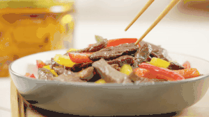 The beef course with bright and full colour, the child loves to eat -- willow of ox of colour any of several hot spice plants [aperture teacher teachs make food] practice measure 13