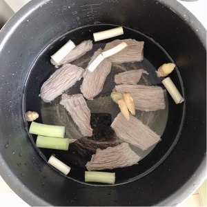 Baby complementary feed - the beef that filling iron enrichs the blood is loose (beef pink) the practice measure of 7M+ 7